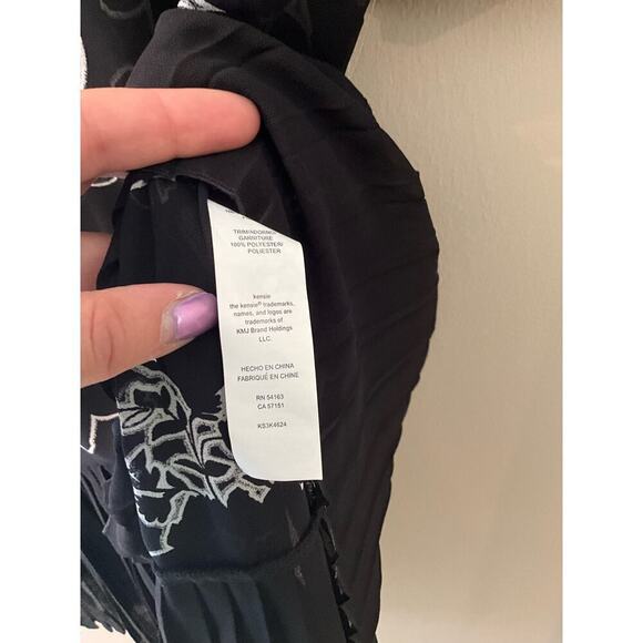 Kensie Blouse Top Women's SZ M Black Geometric Short Sleeve Round Neck Polyester - Picture 4 of 7